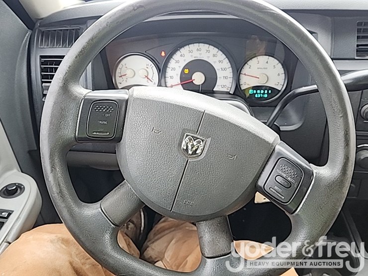 2011-dodge-dakota-image-21