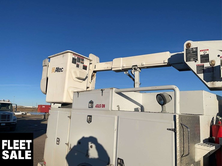 2014-ram-5500-4x4-s/a-bucket-truck-image-23