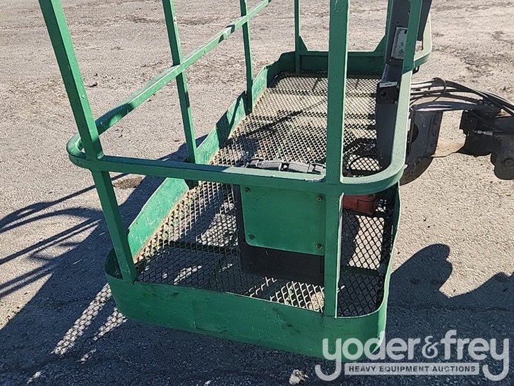 2014-jlg-400s-image-18