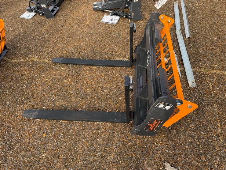 #7923-•-skid-steer-pallet-forks-image-1