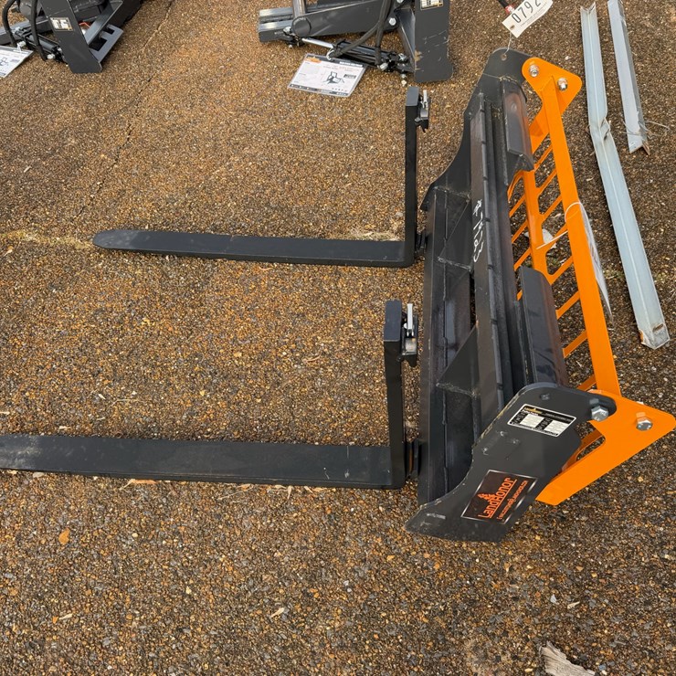 #7923 • Skid Steer Pallet Forks