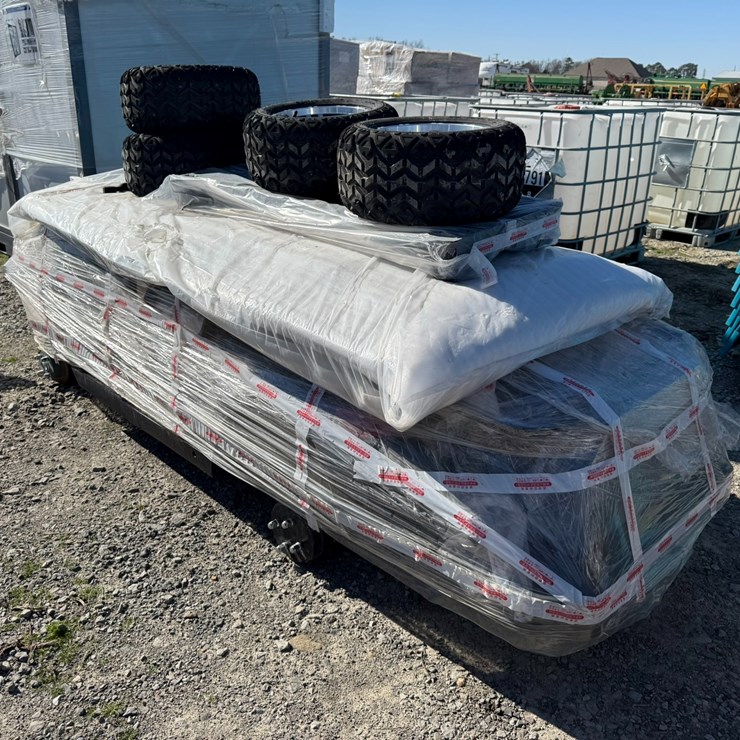 #25065 • Unused SDLanch SDLGC80 Electric Golf Cart