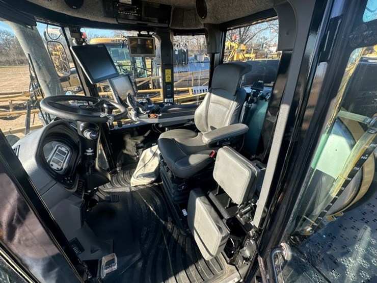 #4295-•-**rogator-900c-4x4-self-propelled-sprayer-agca0900lnnnl1061-image-18