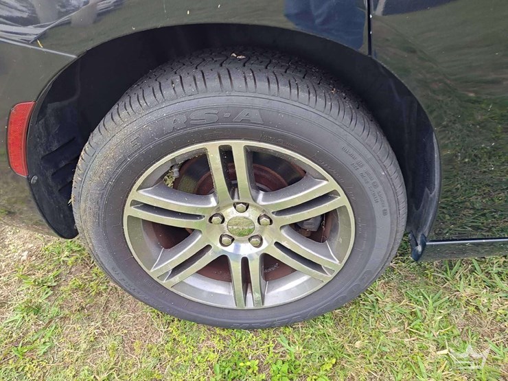 2015-dodge-charger-sedan-image-40