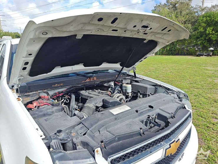 2012-chevrolet-tahoe-image-21