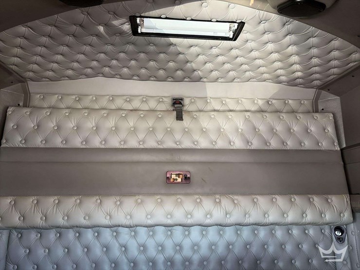 2012-kenworth-t800-image-26