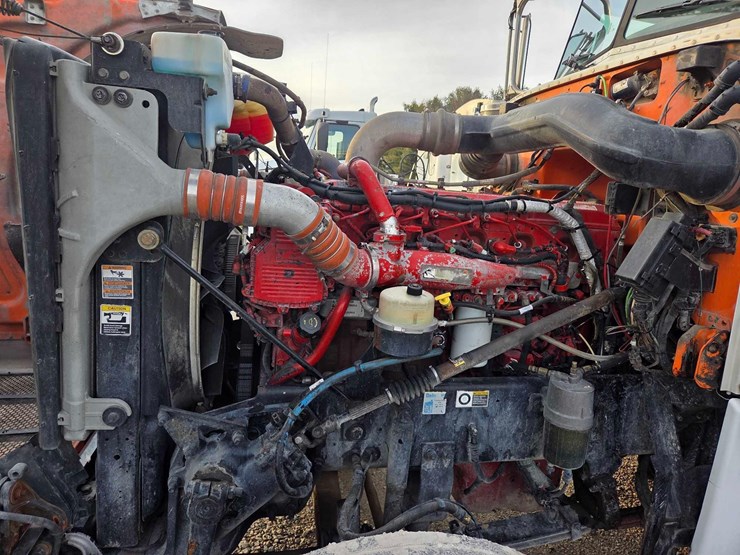 2013-peterbilt-388-image-53