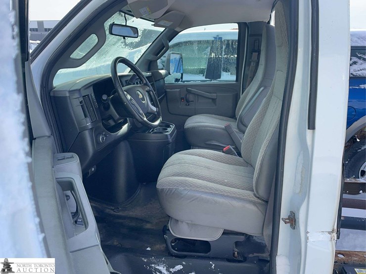 2018-chevrolet-express-dual-rear-wheel-cab-&-chassis-image-11