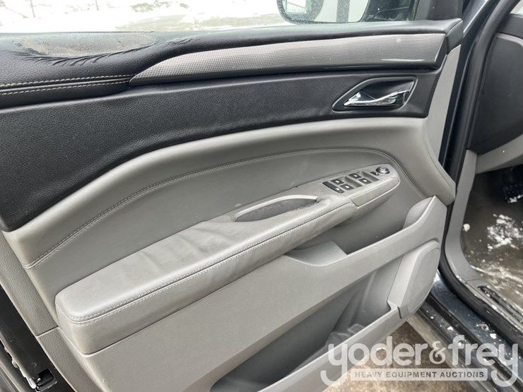 cadillac-srx-image-17