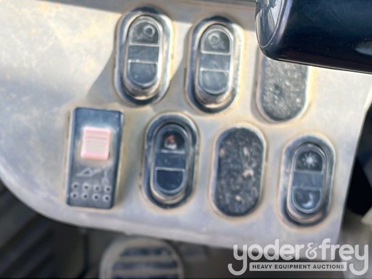 2017-komatsu-wa470-8-image-35