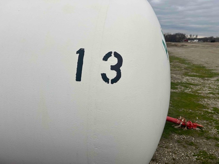 1000-gal.-nh3-tank-on-gear-#13-image-4