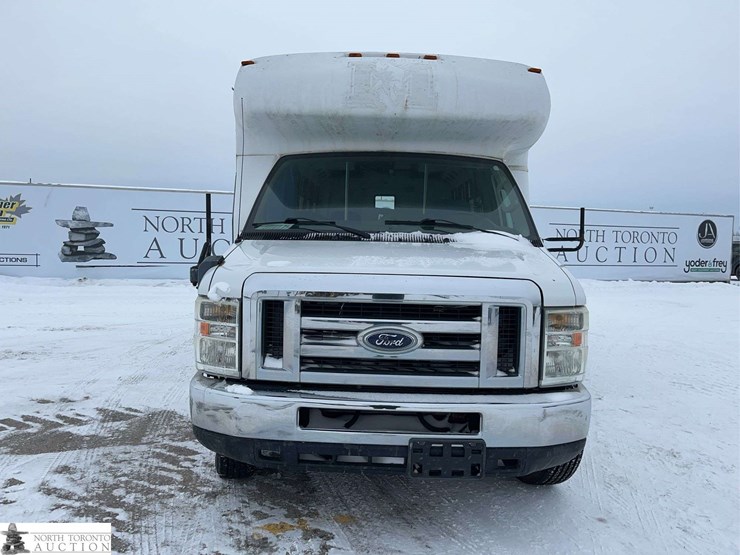 2009-ford-e-series-s/a-24-passenger-bus-image-2