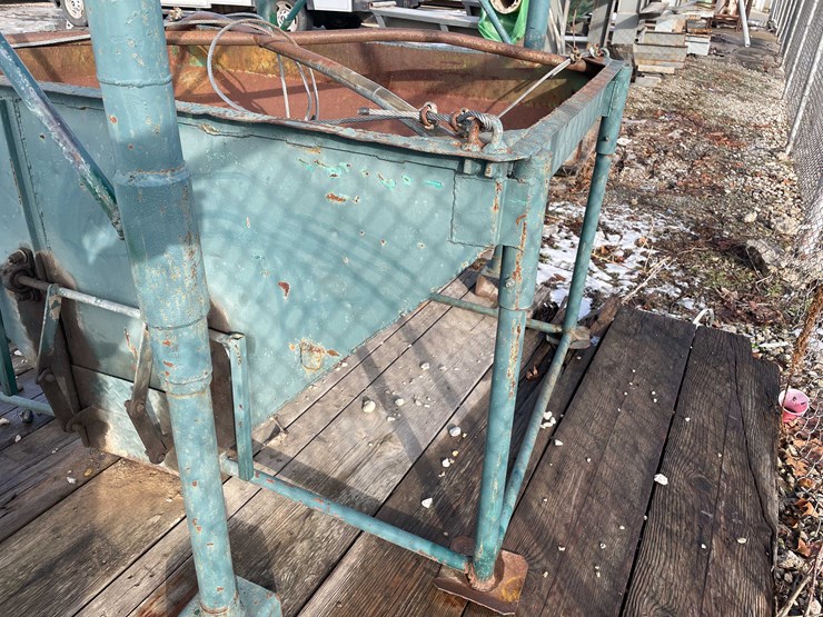 #2269-•-(2)-metal-hoppers-image-10