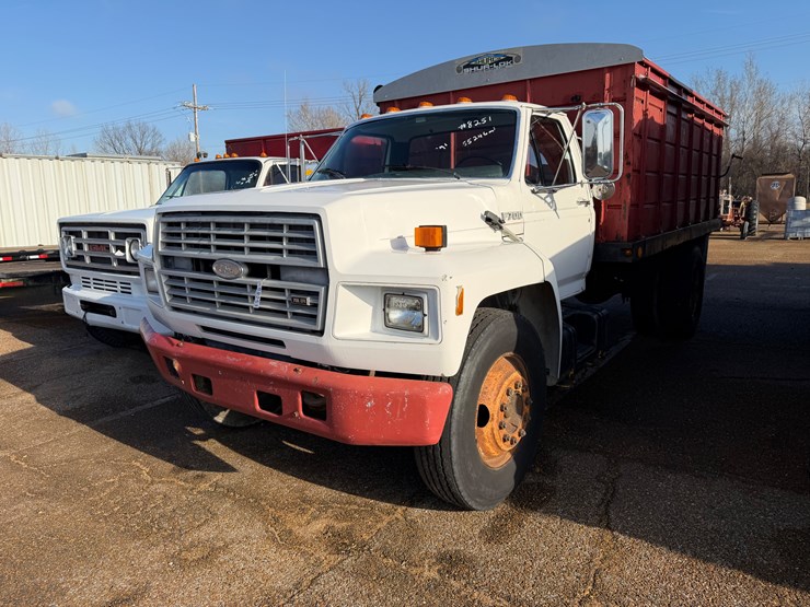 ford-f700-image-3