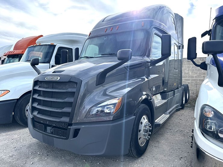 2019-freightliner-cascadia-126-image-1