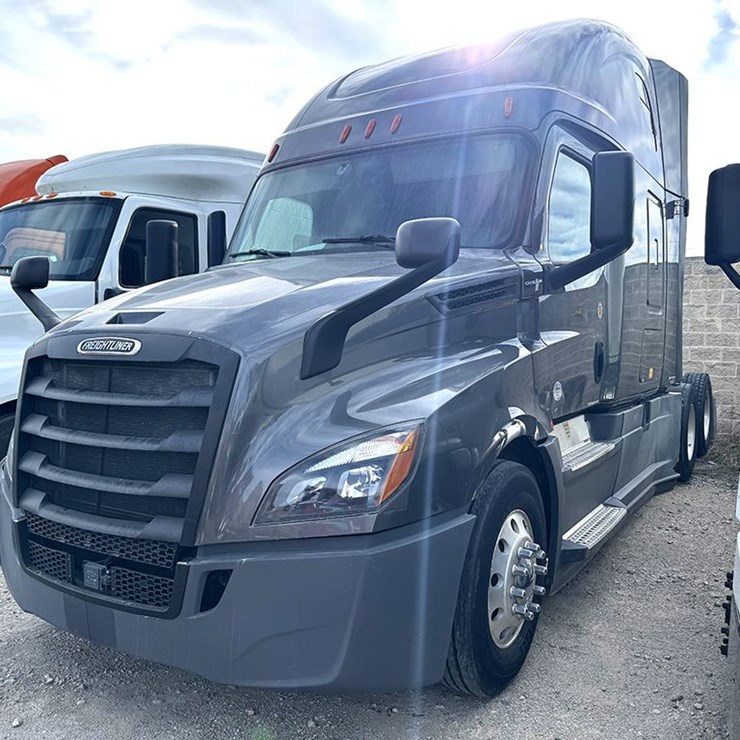 2019 FREIGHTLINER CASCADIA 126