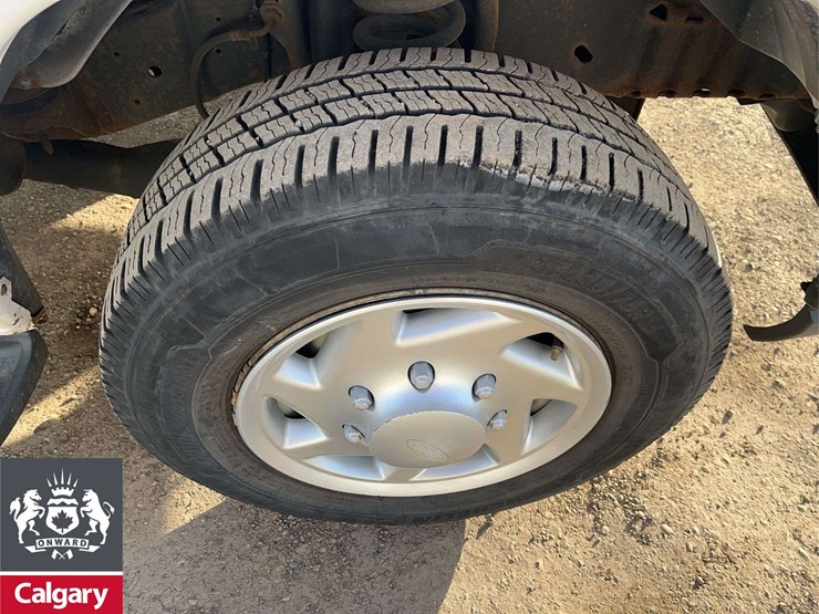 2011-ford-cargo-image-13