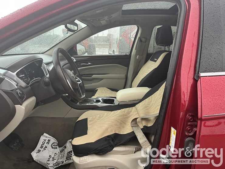 2014-cadillac-srx-image-16