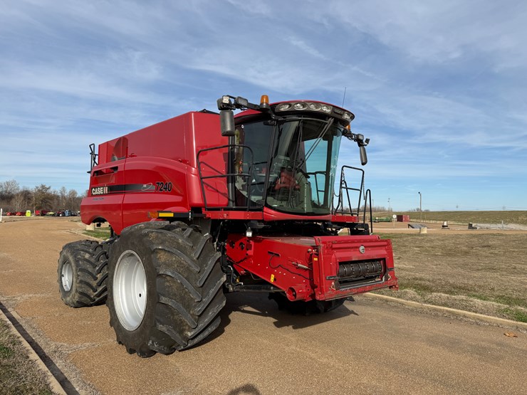 2015-case-ih-7240-image-7