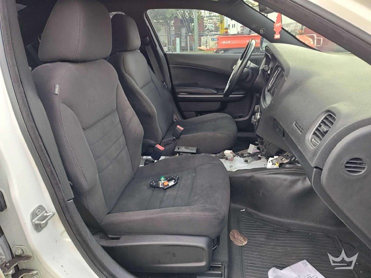 2017-dodge-charger-sedan-image-26