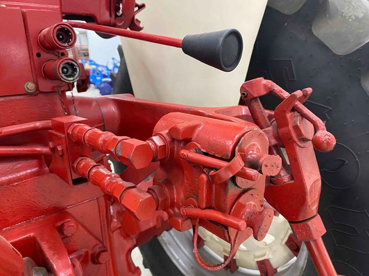 farmall-1206-open-station-restored-image-70