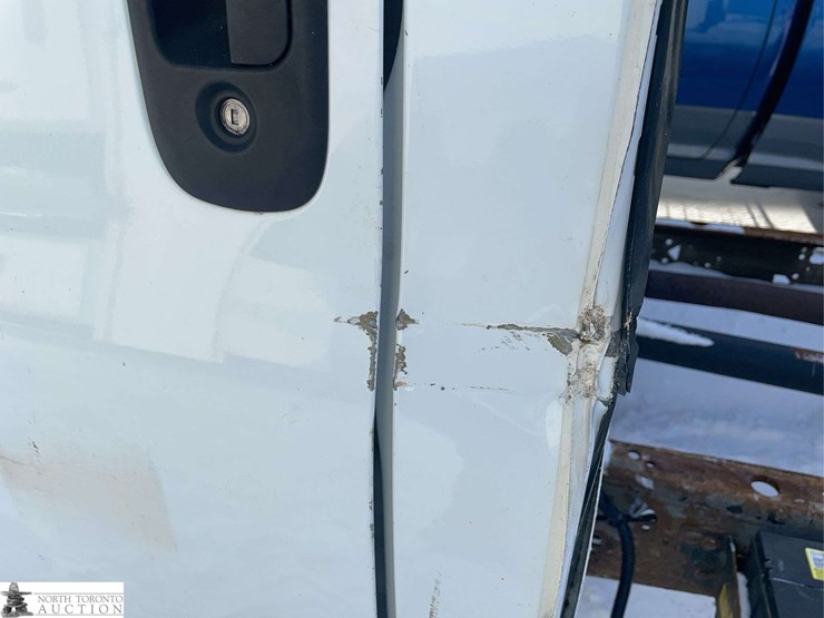 2018-chevrolet-express-dual-rear-wheel-cab-&-chassis-image-22