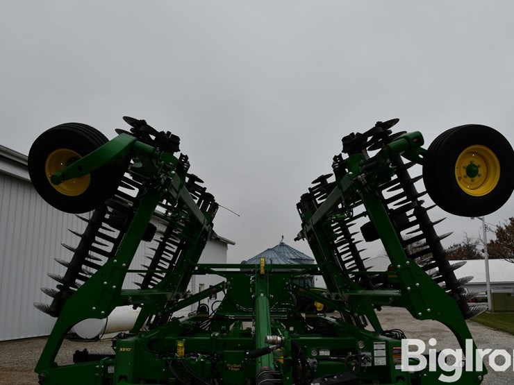 2020-john-deere-2660vt-image-12