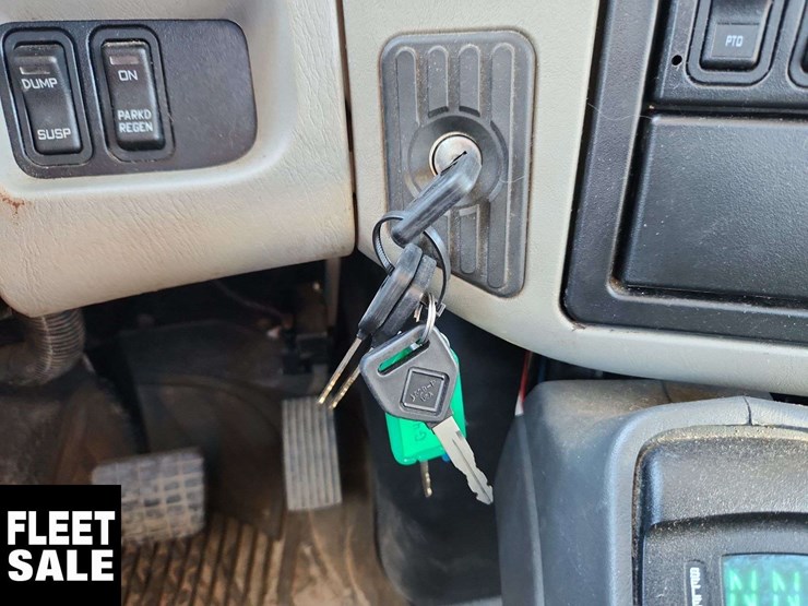 2009-international-durastar-4400-image-24