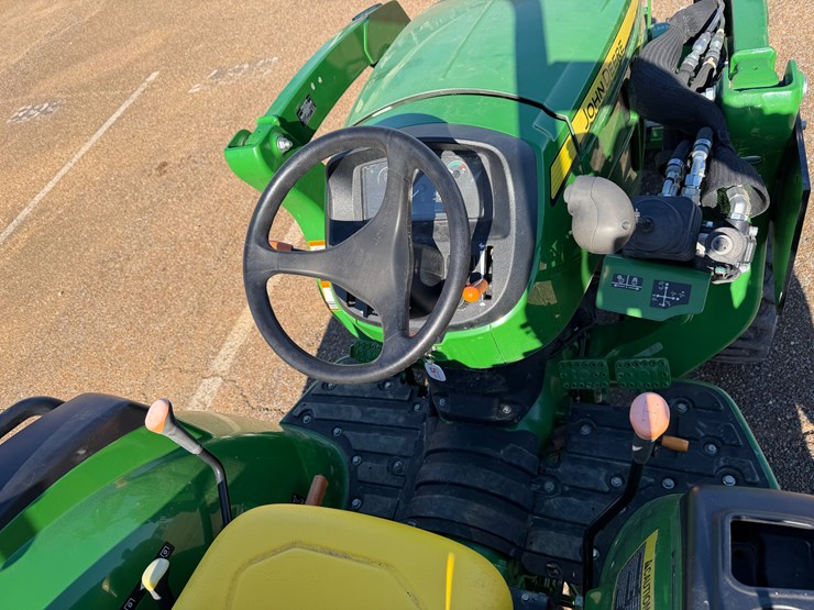 2025-john-deere-3025d-image-6