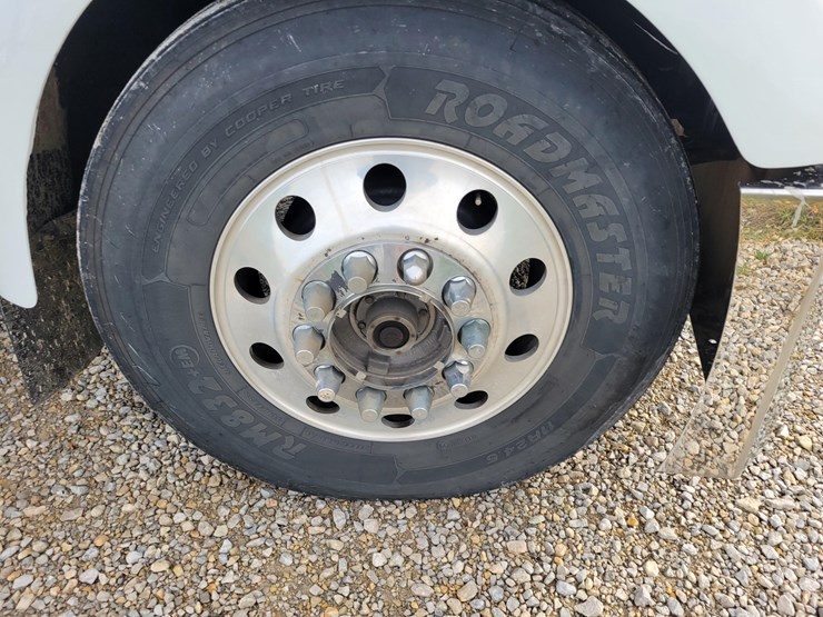 2012-kenworth-w900l-image-29