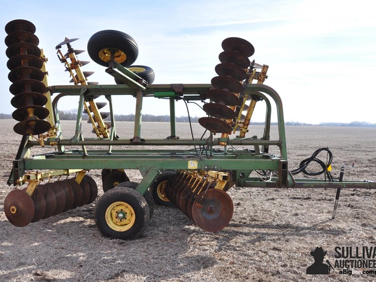 john-deere-230-image-4