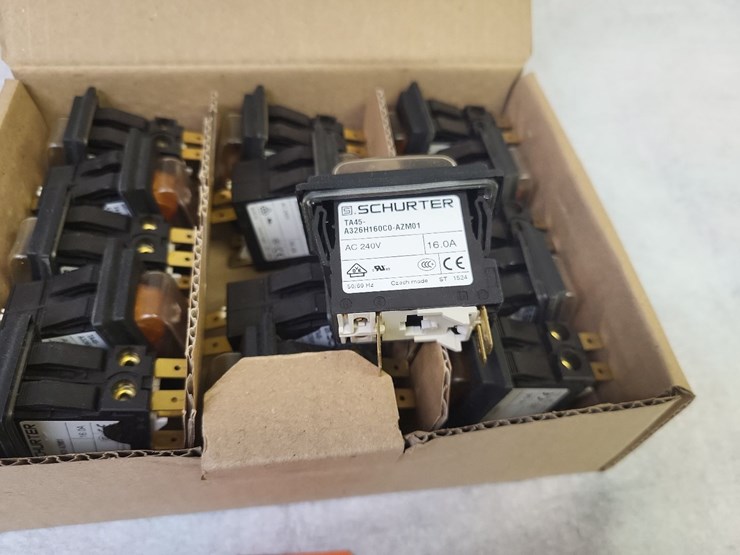 (15)-schurter-16-amp-240-volt-single-phase-breakers---tag-#1205-image-4