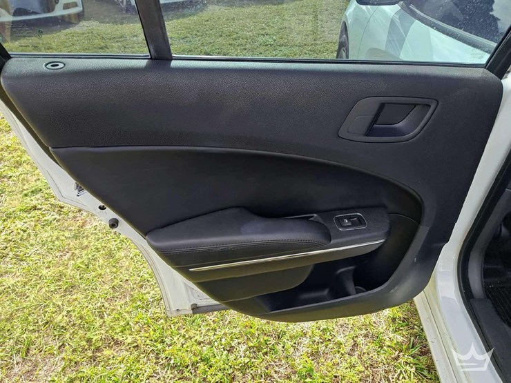 2012-dodge-charger-sedan-image-29