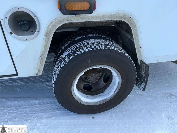 2016-chevrolet-express-s/a-ambulance-image-12