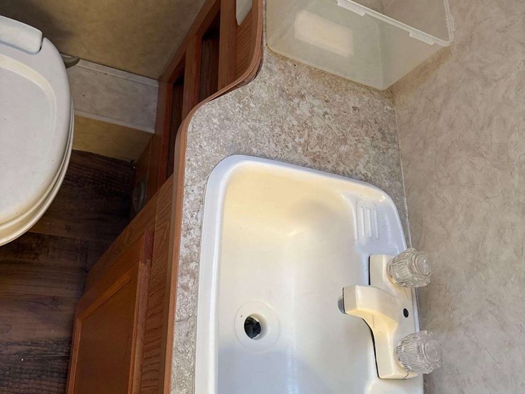 2004-ford-e450-image-62