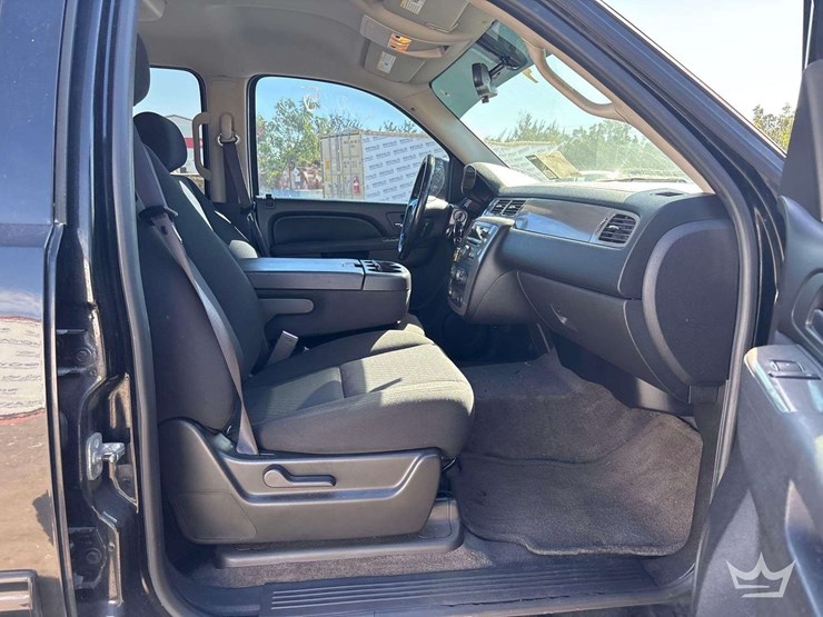 2010-chevrolet-tahoe-image-17