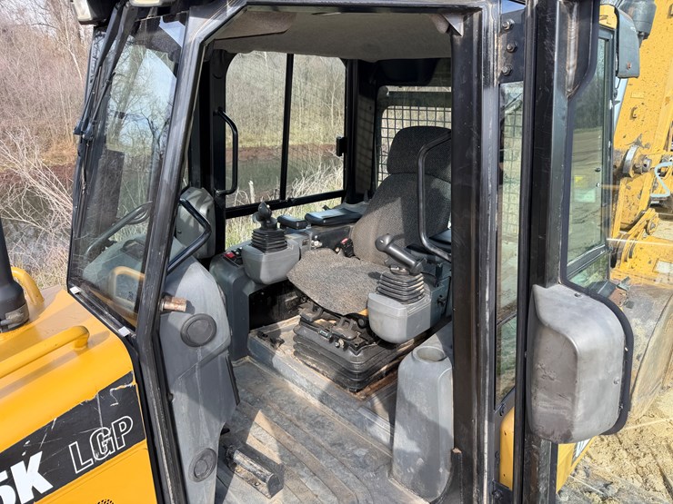 caterpillar-d5k-image-13