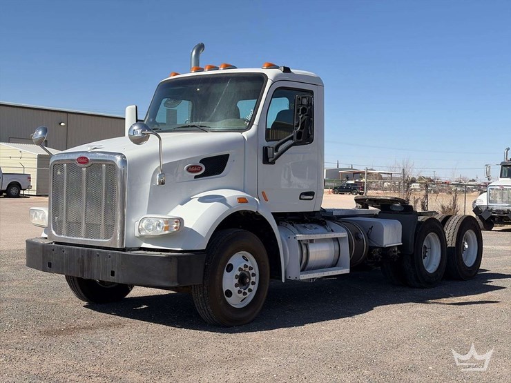 2015-peterbilt-567-image-1