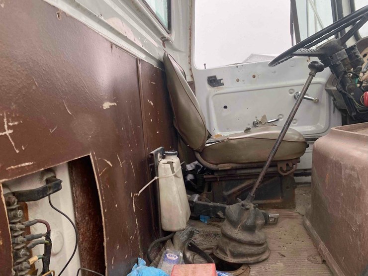 1983-ford-9000-image-67