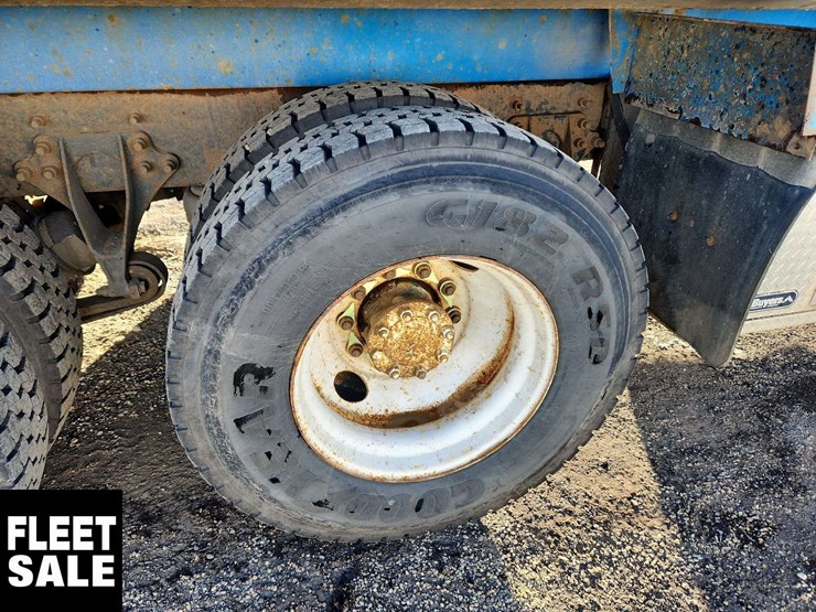 2009-international-durastar-4400-image-14