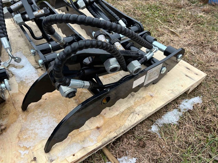 mini-excavator-hydraulic-thumb-image-1