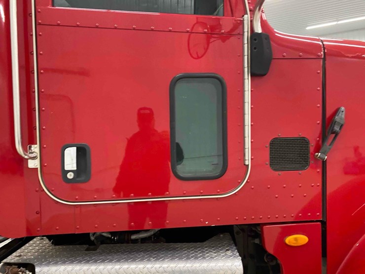 2014-peterbilt-365-image-16