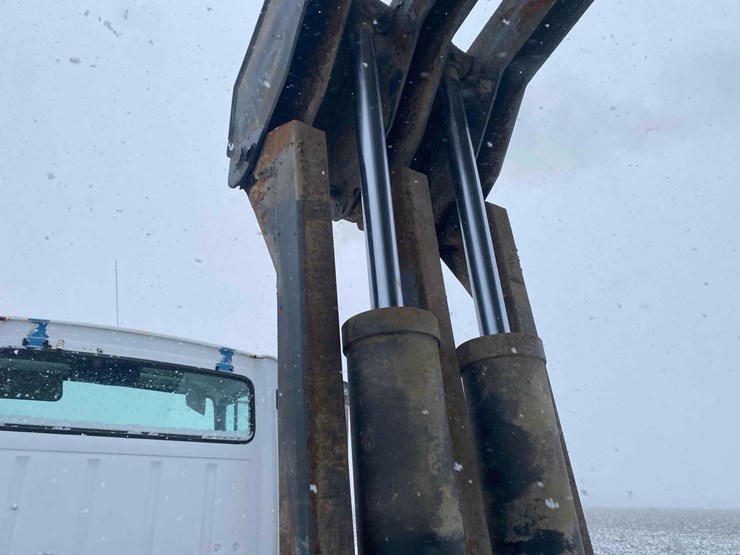 1983-ford-9000-image-48