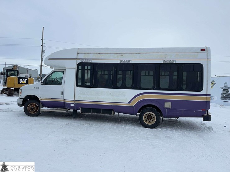 2009-ford-e-series-s/a-24-passenger-bus-image-7