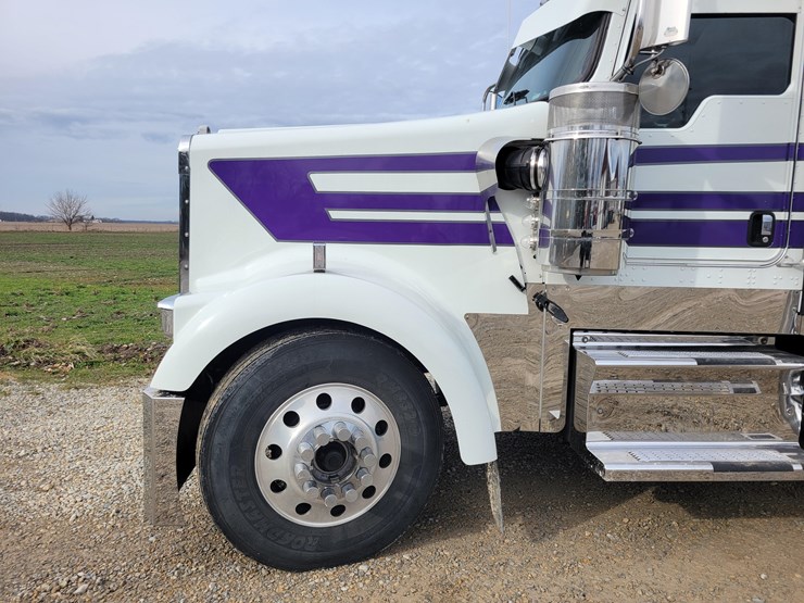 2012-kenworth-w900l-image-5