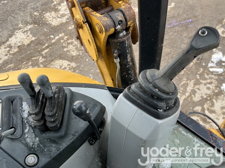 2011-caterpillar-420e-image-41