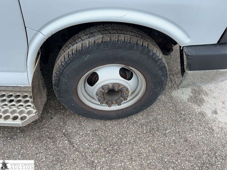 2016-chevrolet-express-g3500-image-11