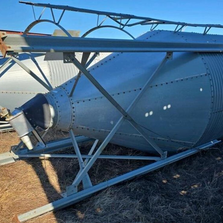 GRAIN BIN W/ FEEDER: AUGER, 8-TON
