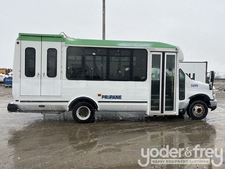 2014-ford-e450-image-7