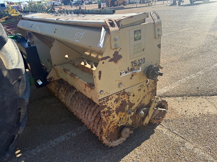 #7829-•-land-price/great-plains-seeder-image-2